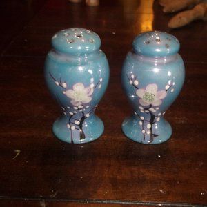 Salt pepper shakers set blue iridescent Japan hand painted flowers
